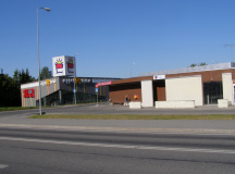 Bussijaam taustal Rappeli kaubanduskeskus, august 2015
