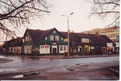 Rapla TÜ kauplusehooned Tallinna maanteel, november 2000