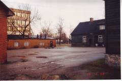 Rapla TÜ hoonetekompleksi siseõu, november 2000