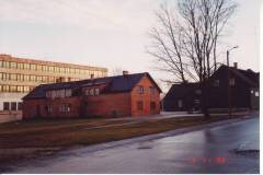 Rapla TÜ hoonetekompleksi siseõu, vaade Hariduse tänavalt. November 2000