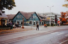 Rapla Tarbijate Ühistu kauplusehooned vahetult enne lammutamist.  6. okt. 2001
