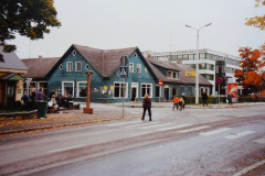 Rapla Tarbijate Ühistu kauplusehooned vahetult enne lammutamist.  6. okt. 2001